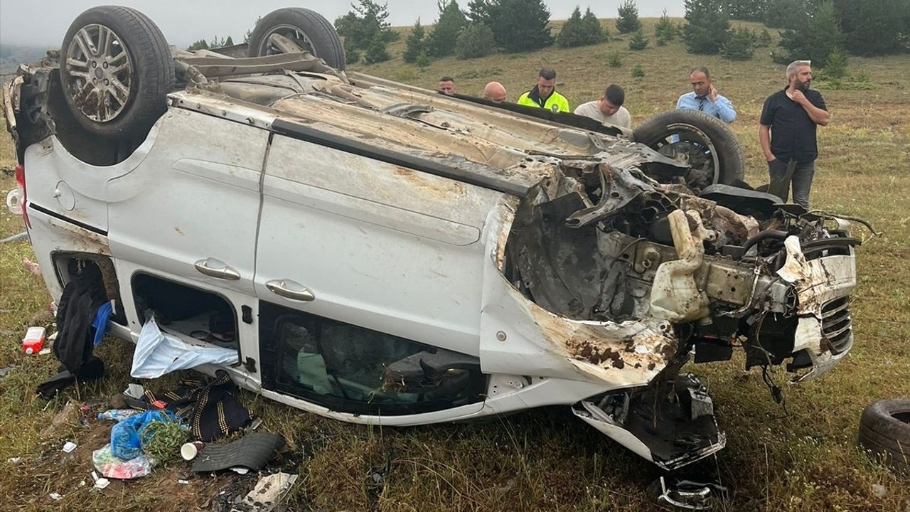 Erzincan'da Takla Atan Araçta 6 Kişi Yaralandı