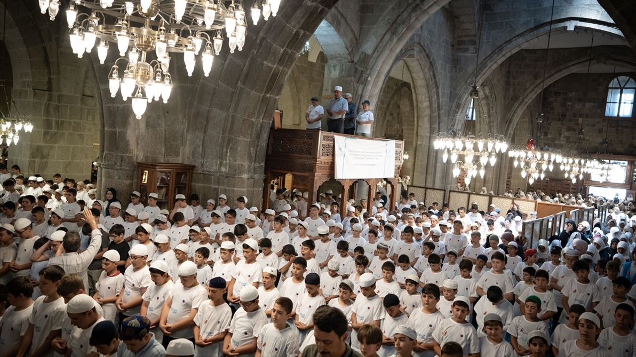Erzurum'da 6 Bin Çocuk Büyük Cami Buluşması'nda Bir Araya Geldi