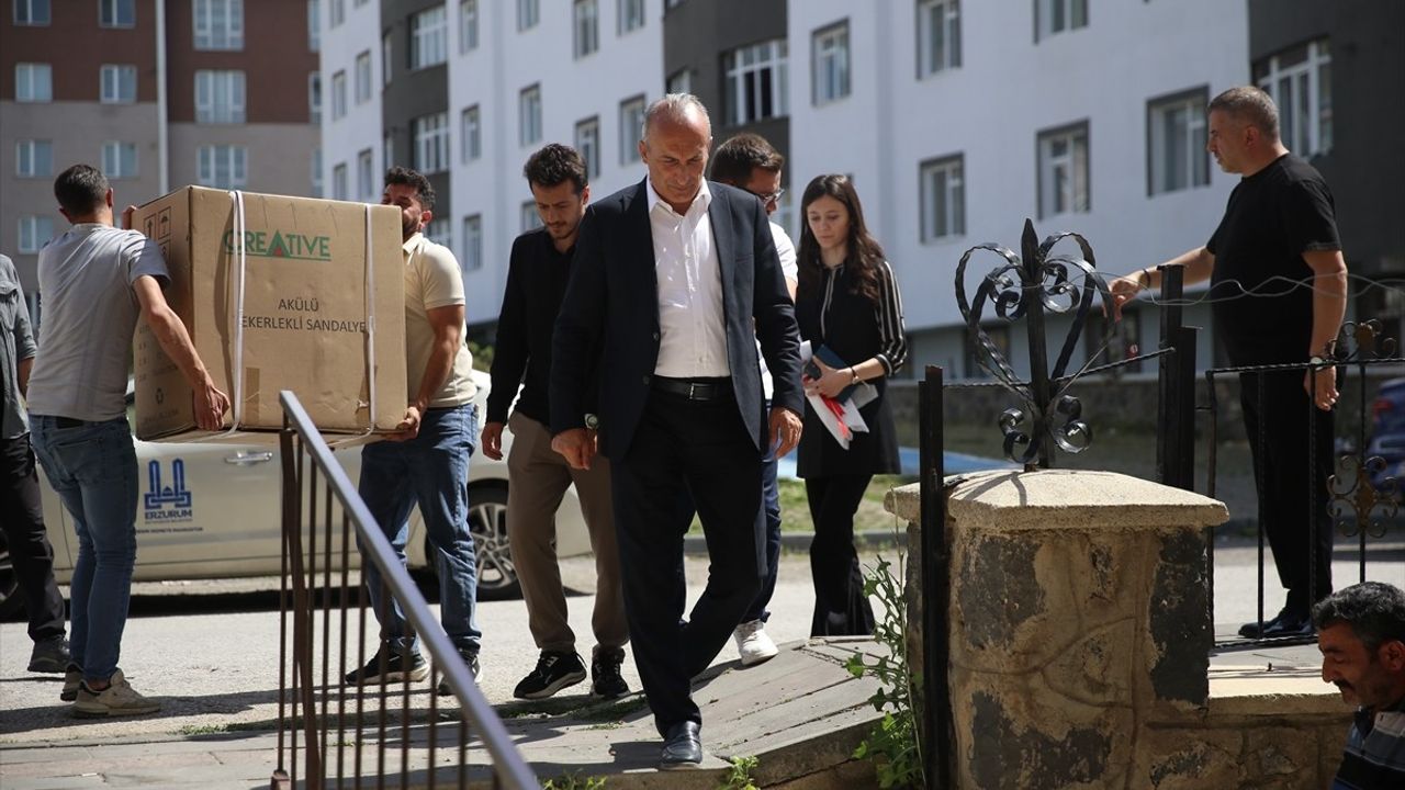 Erzurum'da Engelli Kadına Akülü Araç Desteği