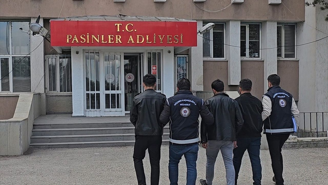 Erzurum'da Göçmen Kaçakçılığı Operasyonunda 3 Zanlı Tutuklandı