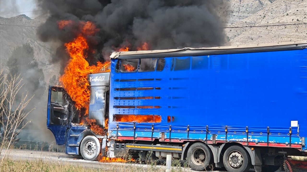 Erzurum'da Tır Yangını: Yangın Kontrol Altına Alındı