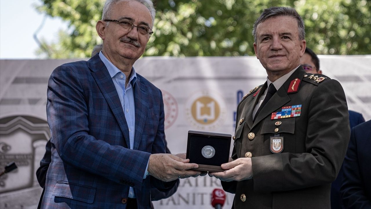 Erzurum Ulu Cami İçin Hatıra Parası Bastı