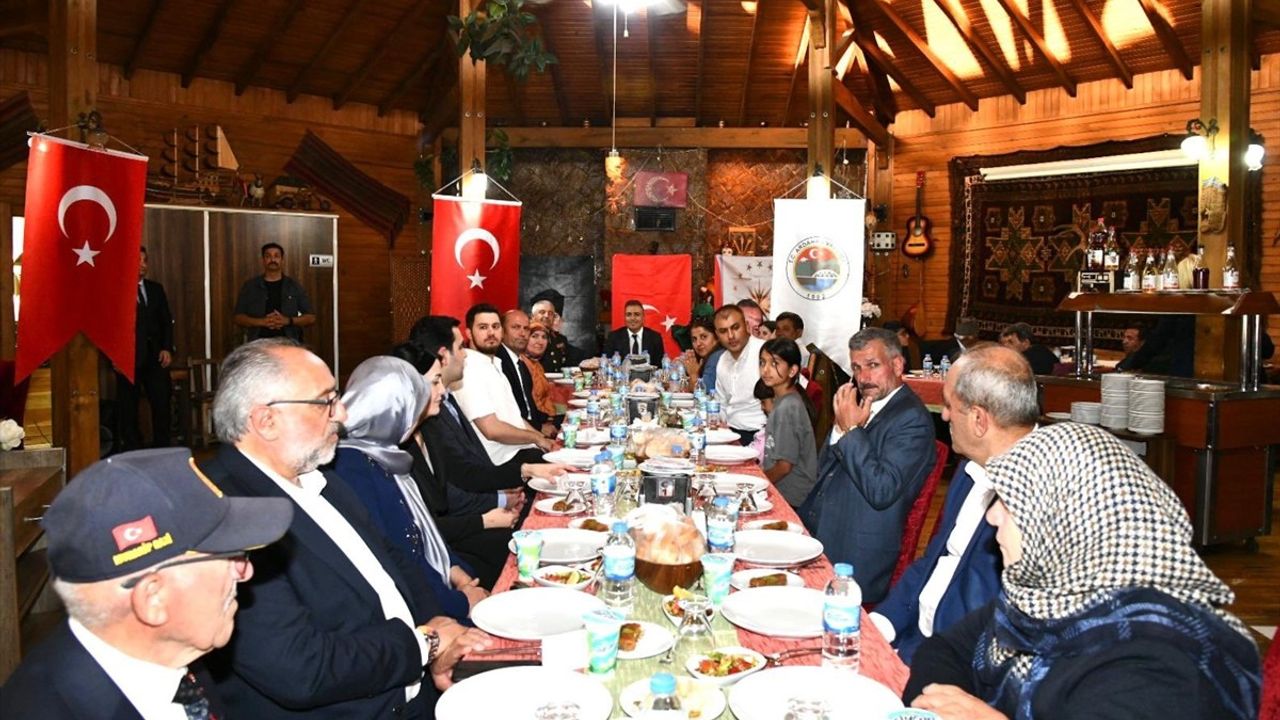 Erzurum ve Ardahan'da 15 Temmuz İçin Şehit Ailelerine Onur Yemeği