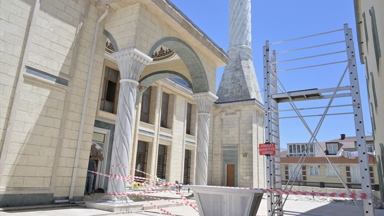 Esenyurt'ta Büyük Osmanlı Camisi'nde Su Sızıntısı Sorunu Çözülüyor