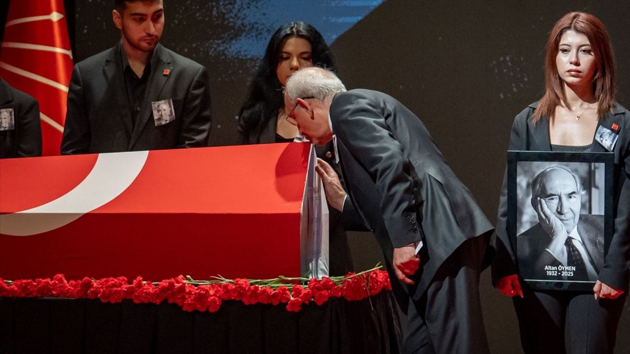 Eski CHP Genel Başkanı Altan Öymen'e Veda: Cenaze Töreni Gerçekleşti