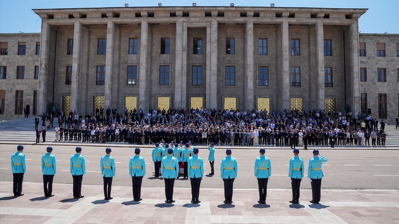 Eski CHP Genel Başkanı Altan Öymen İçin Meclis'te Cenaze Töreni Düzenlendi