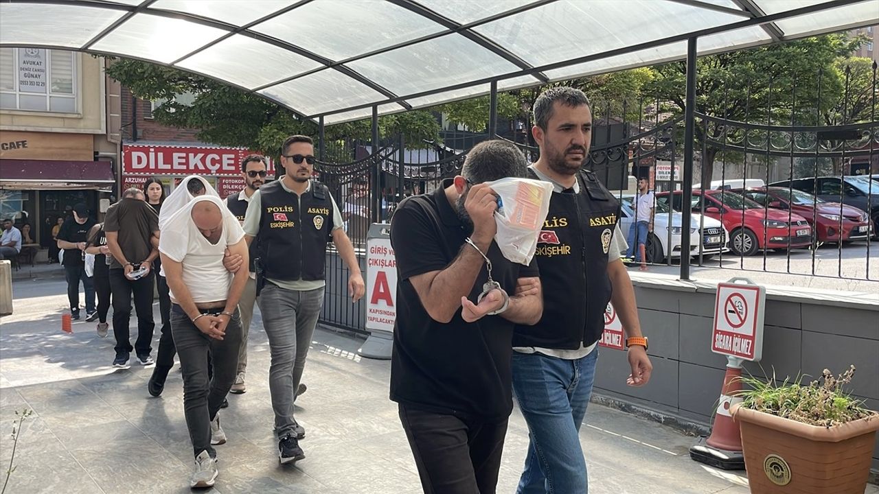 Eskişehir'de Dublörle Arsa Satışına 5 Tutuklama
