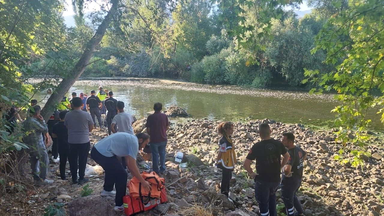 Eskişehir'de Sakarya Nehri'nde Kaybolan İki Gençten Acı Haber