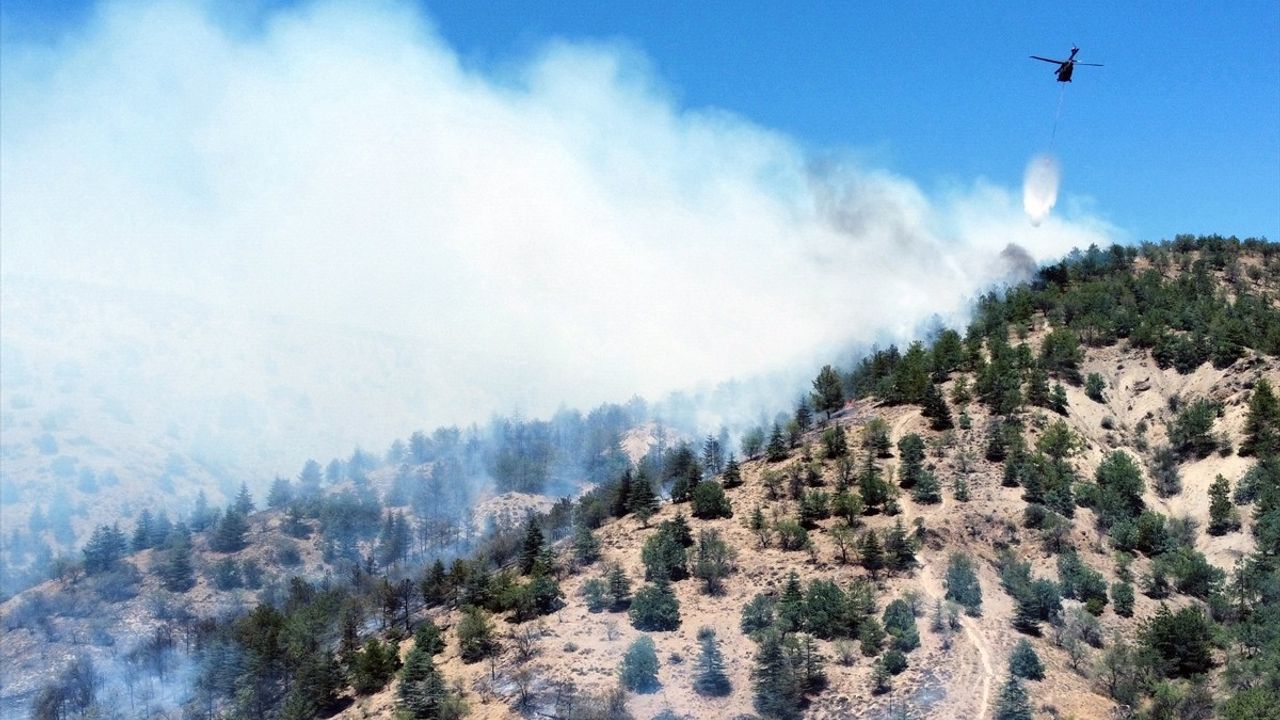 Eymir Gölü Yakınlarında Orman Yangını: Havadan ve Karadan Mücadele Sürüyor