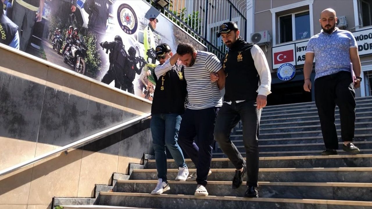 Fatih'te Kuyumcudan 24 Milyon Lira Değerinde Altın Çalan 3 Zanlı Tutuklandı