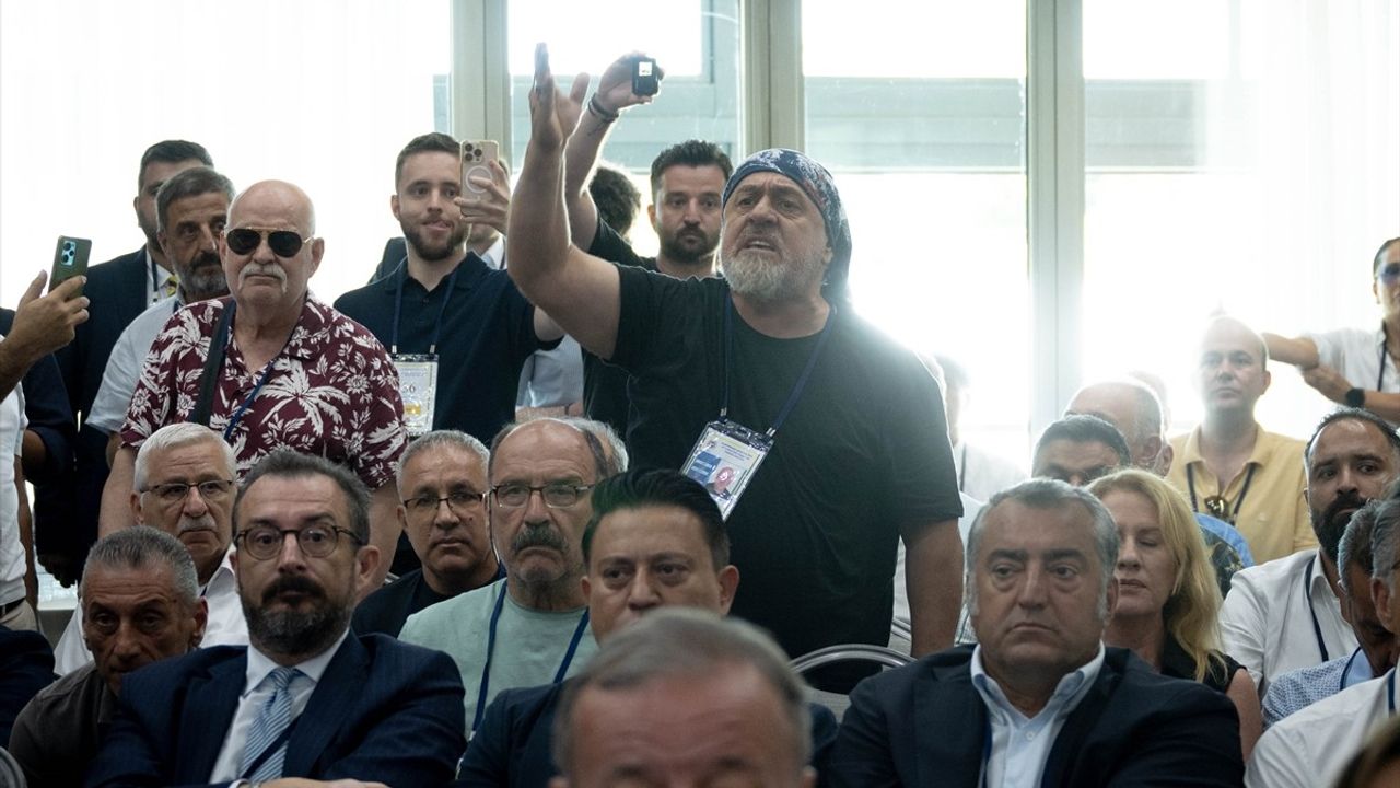 Fenerbahçe Yüksek Divan Kurulu'nda Gergin Anlar Yaşandı