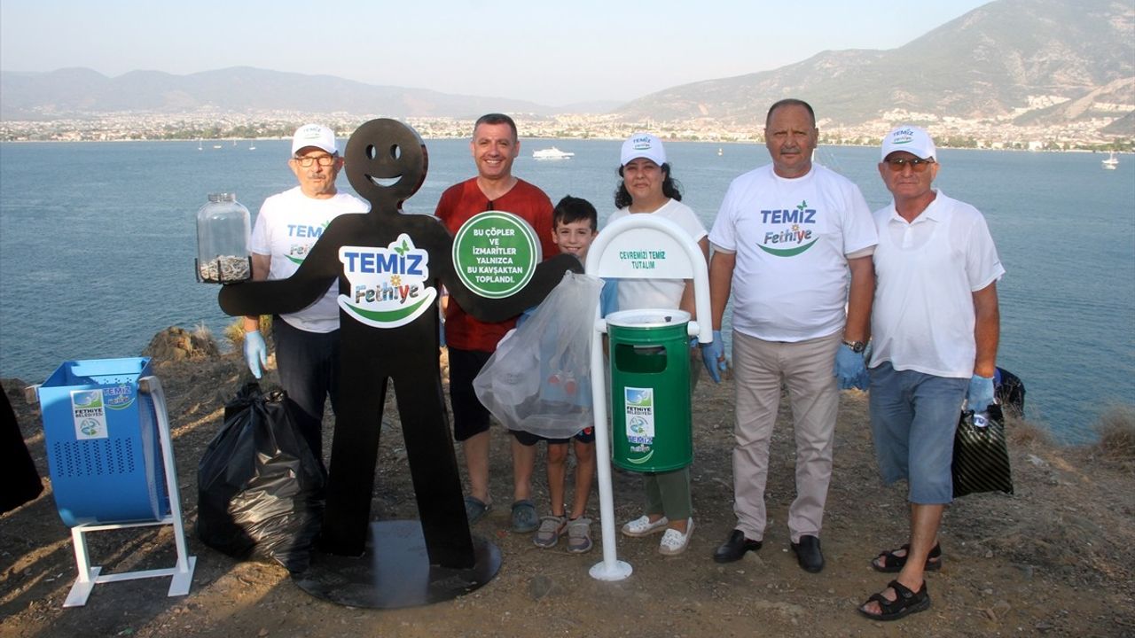 Fethiye'de Gönüllülerin Katkısıyla Çevre Temizliği Yapıldı