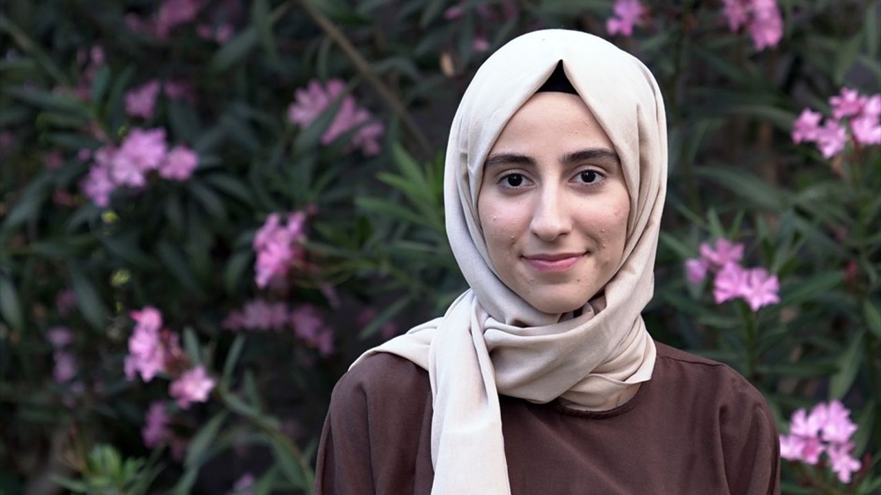 FETÖ Darbe Girişiminin 9. Yılı: Gazi Adviyye Gül İsmailoğlu O Gecenin Hafızalarda Kalmasını İstiyor