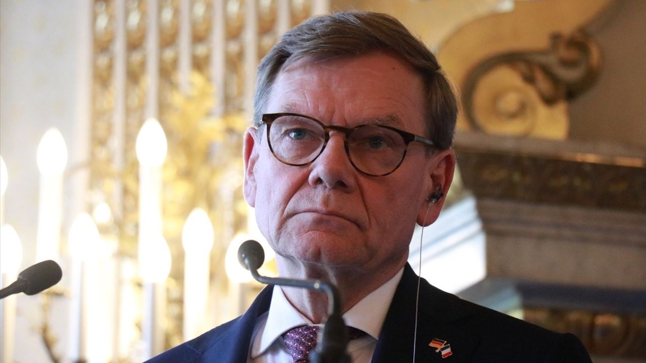 Fransa Dışişleri Bakanı Barrot, Ukrayna'ya Sürekli Destek Vurgusu Yaptı