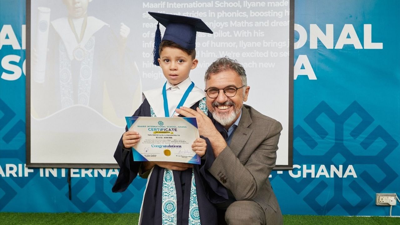 Gana'daki Maarif Okulu'nda Coşkulu Mezuniyet Töreni