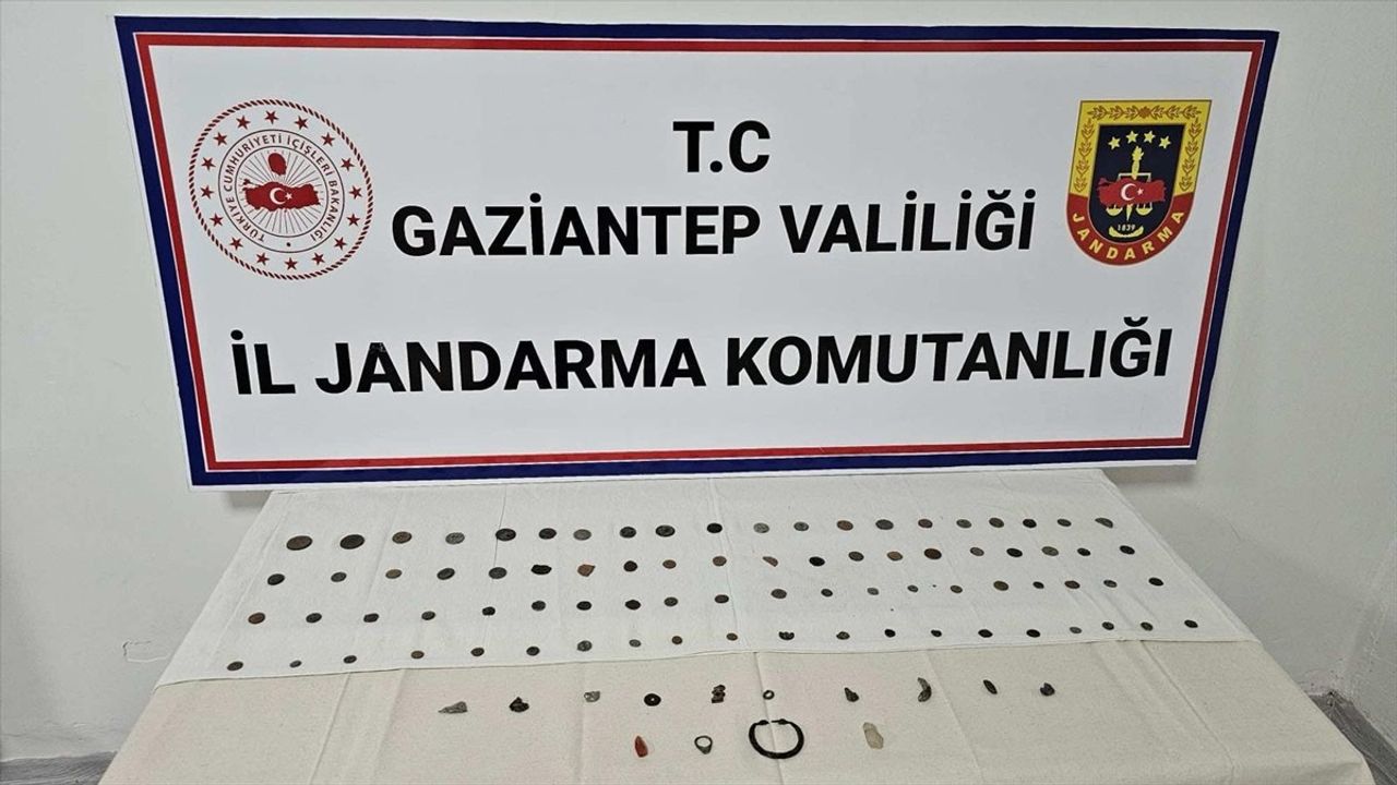 Gaziantep'te Tarihi Eser Operasyonu: 80 Sikke ve 14 Obje Ele Geçirildi