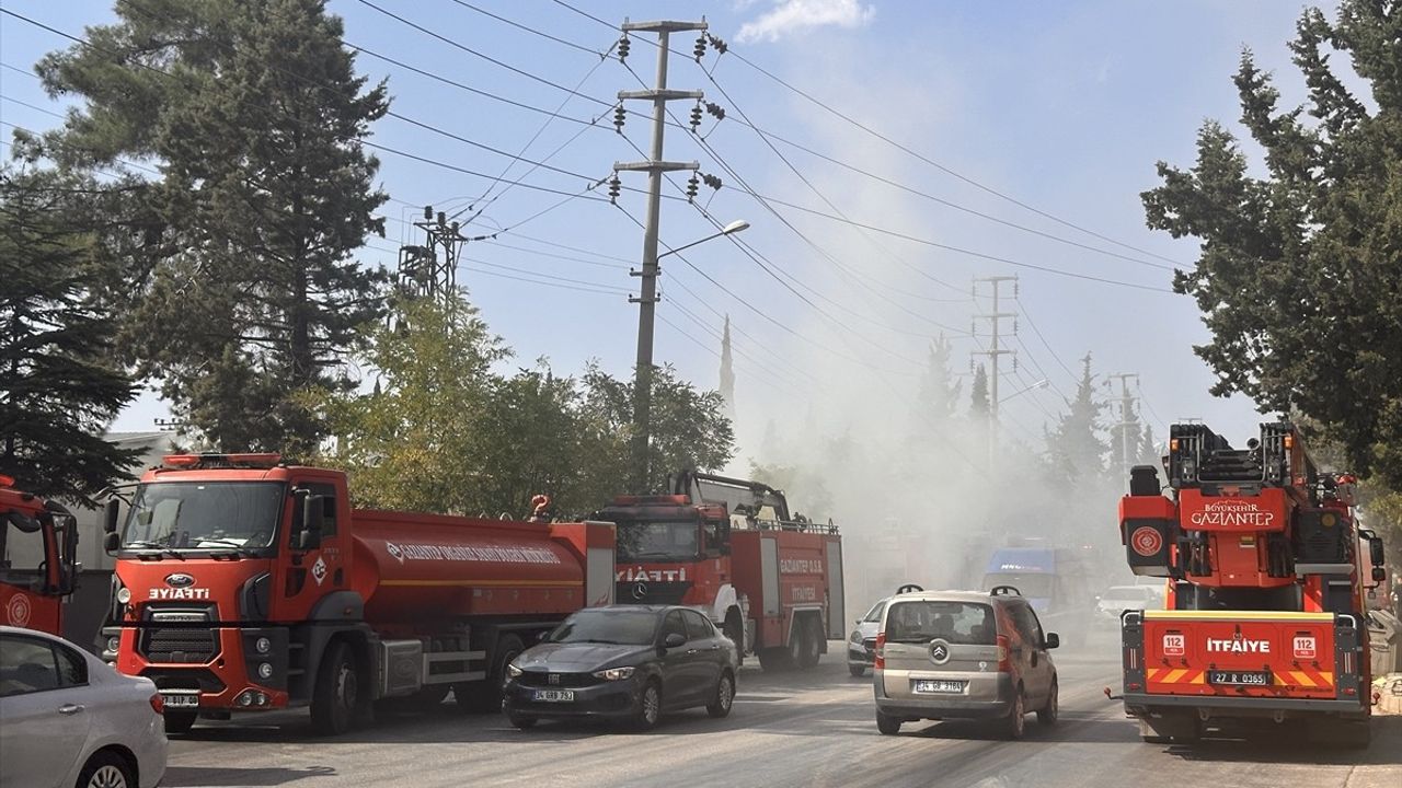 Gaziantep'te Tekstil Fabrikasındaki Yangın Kontrol Altına Alındı