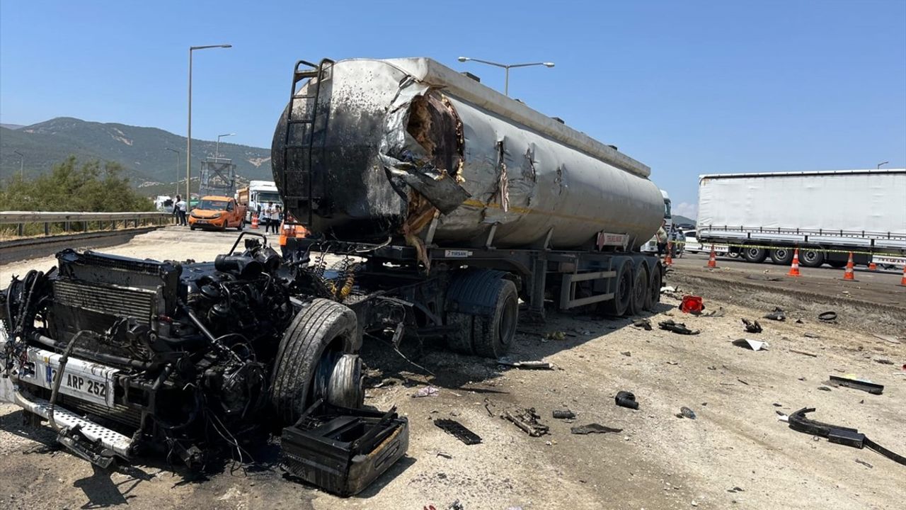 Gaziantep'te Tır ve Tanker Kazasında 2 Kişi Hayatını Kaybetti