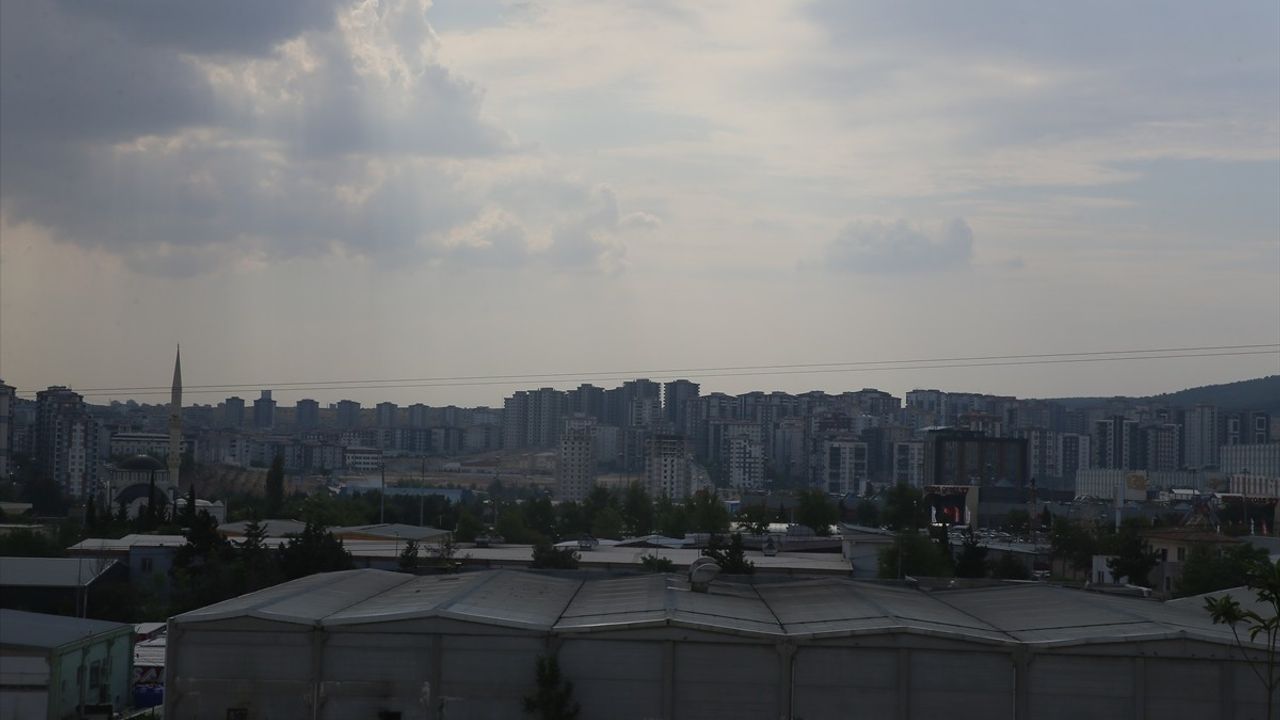 Gaziantep ve Adıyaman'da Etkili Toz Taşınımı Hayatı Olumsuz Etkiledi