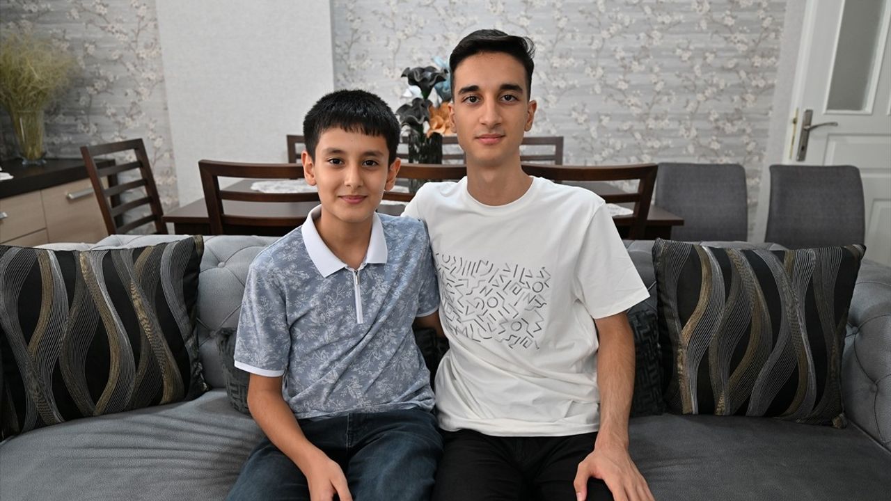 Gaziantepli Özyurtseven Ailesi, LGS ve YKS'de Türkiye Birincisi Çıktı!
