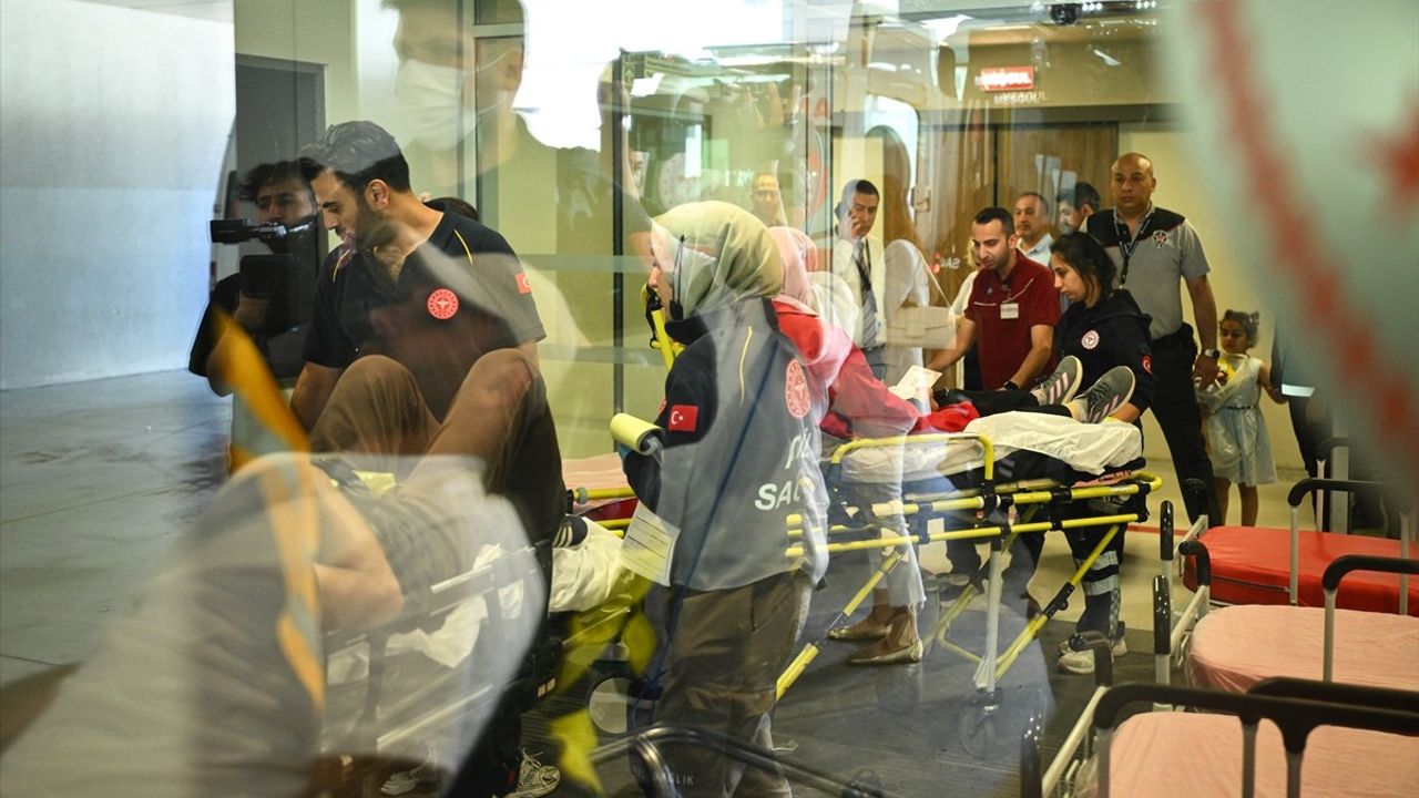 Gazze'den Türkiye'ye Yaralı Transferi: 4 Hasta Tedavi İçin Uçtu