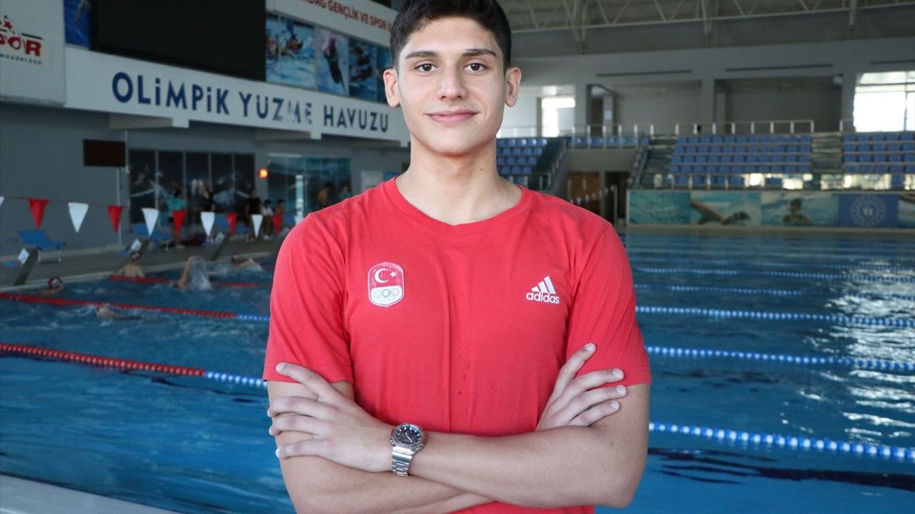 Genç Yüzücü Emre Onuş'un Şampiyona Hedefi: Madalya