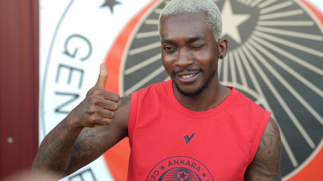 Gençlerbirliği'nde Yeni Yüzler: Onyekuru ve Goutas Basınla Buluştu