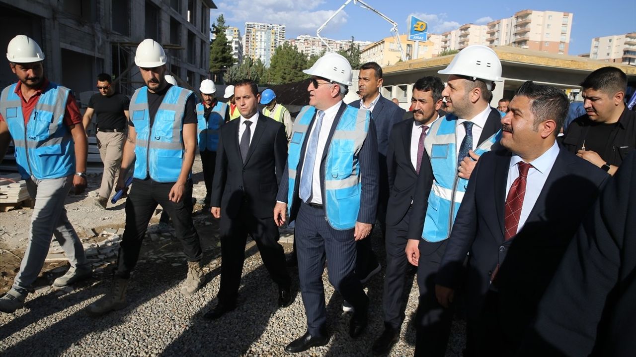 Gençlik ve Spor Bakanı Osman Aşkın Bak, Siirt'te Ziyaretlerde Bulundu