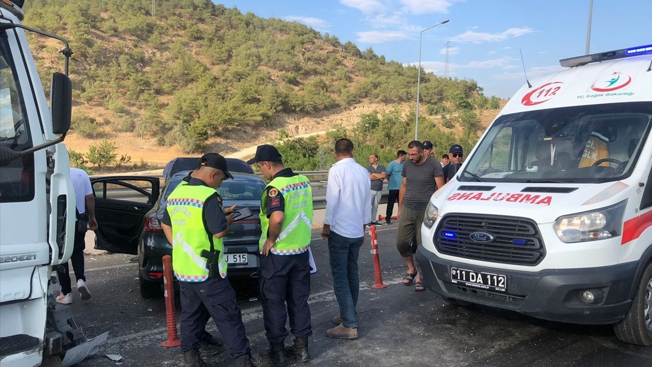 Geyve Belediye Başkanı Selçuk Yıldız Trafik Kazasında Yaralandı