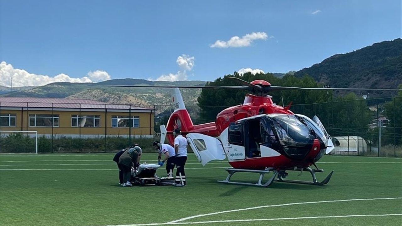 Giresun'da Asfalt Yüklü Kamyon Şarampole Devrildi: Sürücü Yaralandı