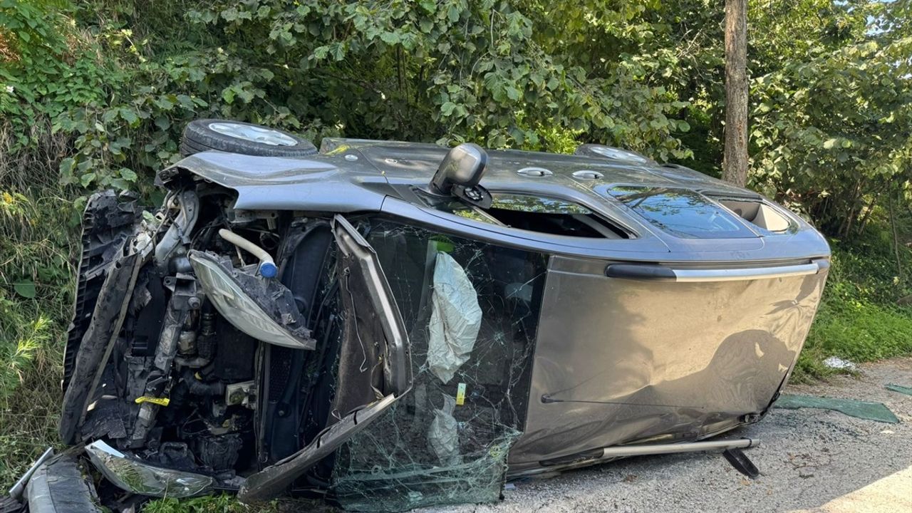 Giresun'da Yamaçtan Yuvarlanan Ticari Araçta 4 Yaralı