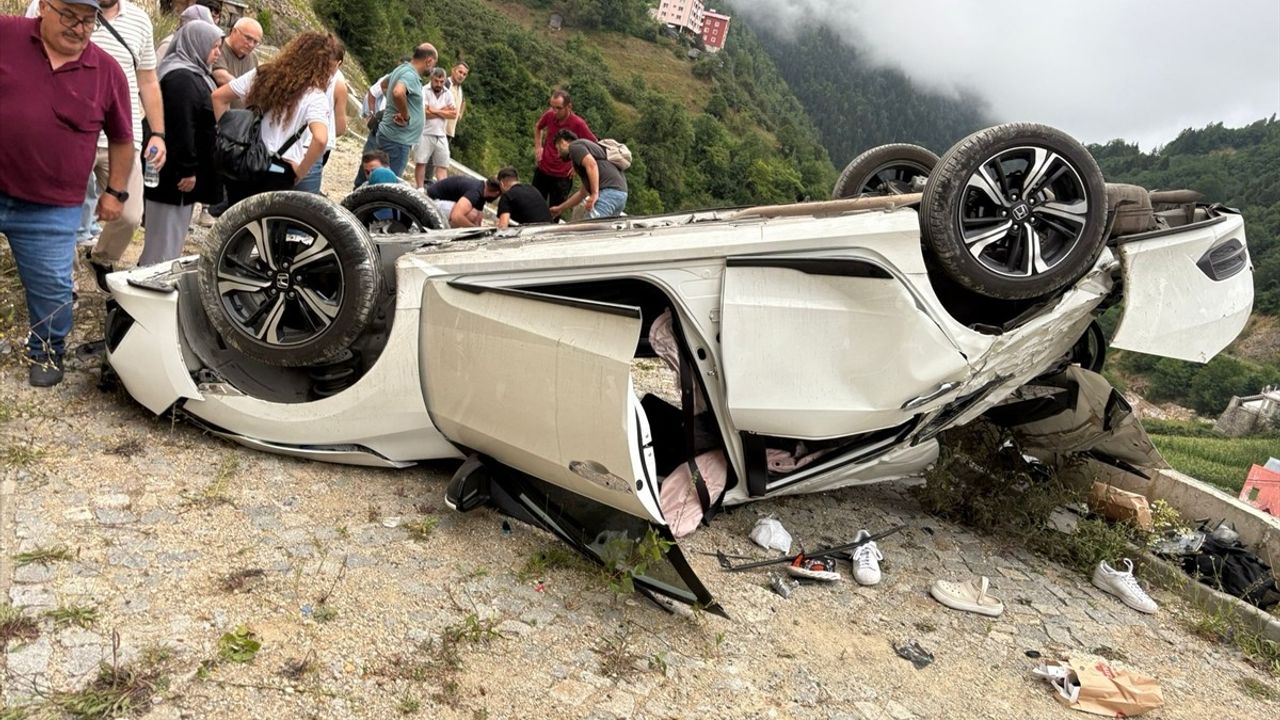 Giresun'da Yürüyüş Yoluna Düşen Araçta 5 Yaralı