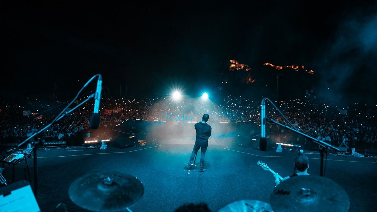 Gökhan Türkmen, Van Kültür Yolu Festivali'nde Hayranlarıyla Buluştu