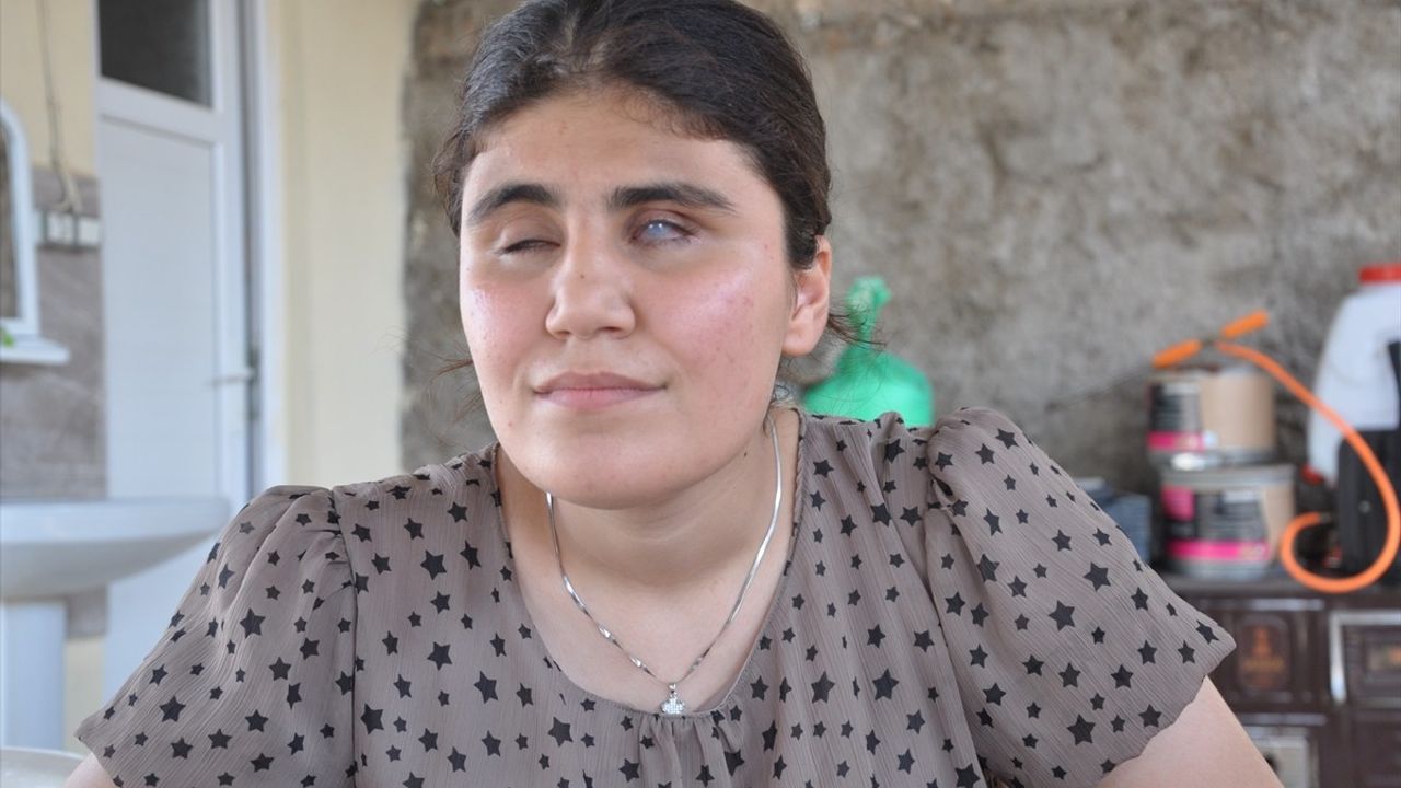 Görme Engelli Nazalin Selvi, YKS'de 12 Bin 697. Oldu