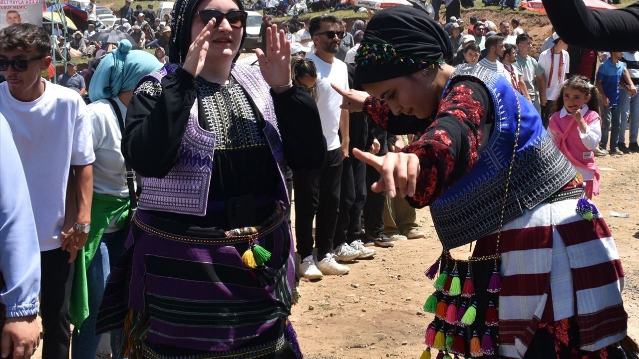 Gümüşhane'de Coşku Dolu 'Kazıkbeli Yayla Şenliği' Yapıldı