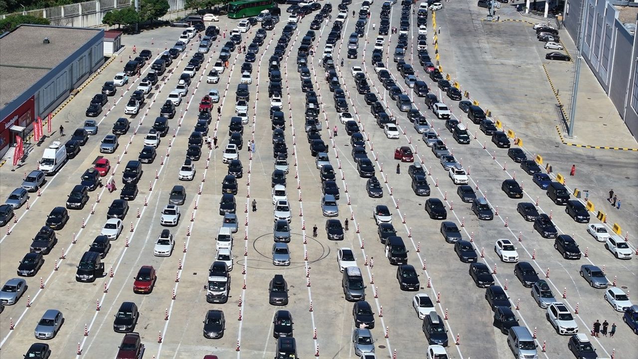 Gurbetçiler, Sınır Kapılarından Yurda Giriş Yapmaya Devam Ediyor