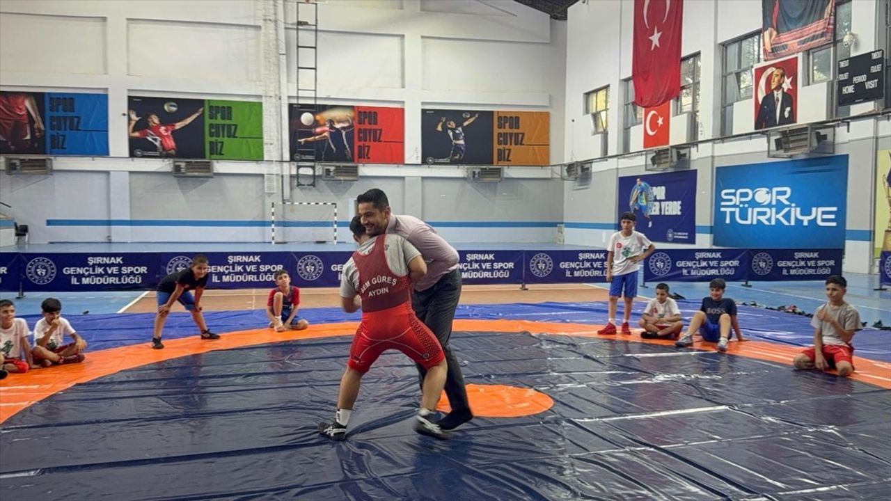 Güreş Federasyonu Başkanı Akgül, Şırnak Valisi Ekici'yi Ziyaret Etti