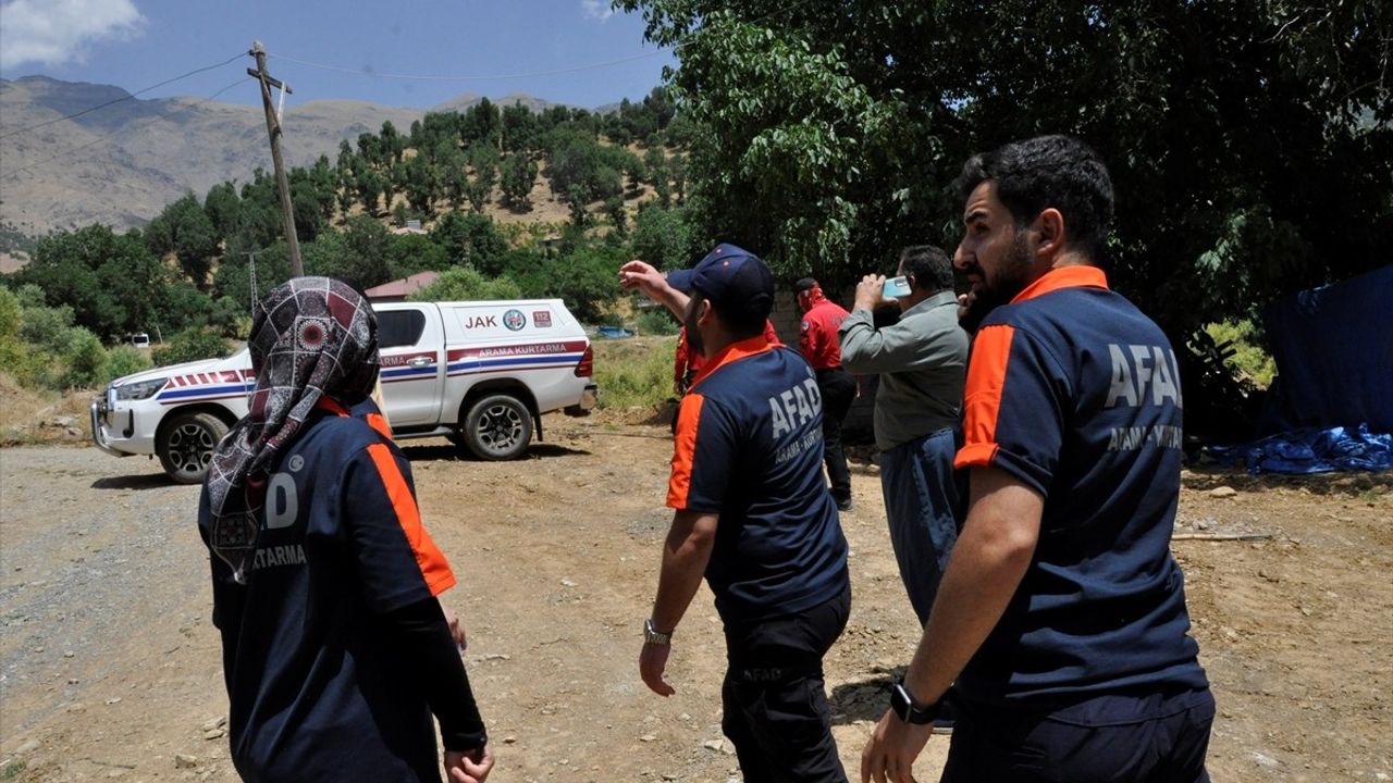 Hakkari'de Kaybolan 14 Yaşındaki Kız Çocuğu Van'da Bulundu