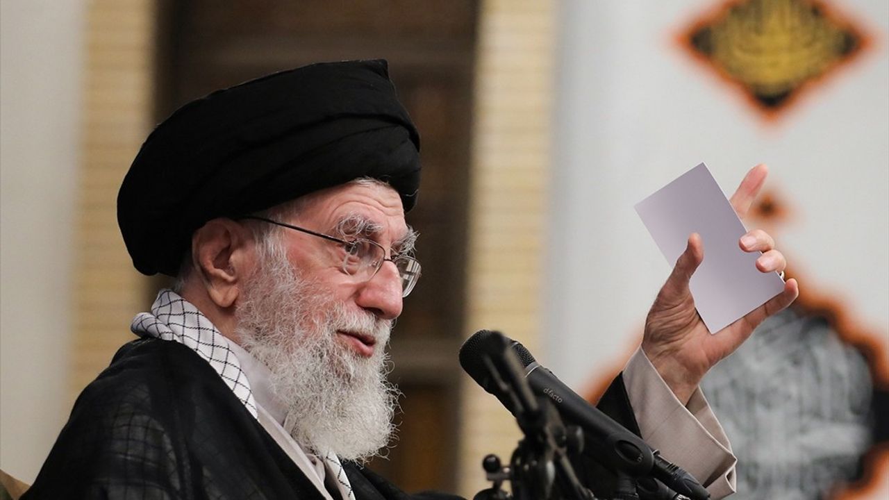Hamaney: İran, ABD ve İsrail'e Daha Büyük Darbeler İndirebilir