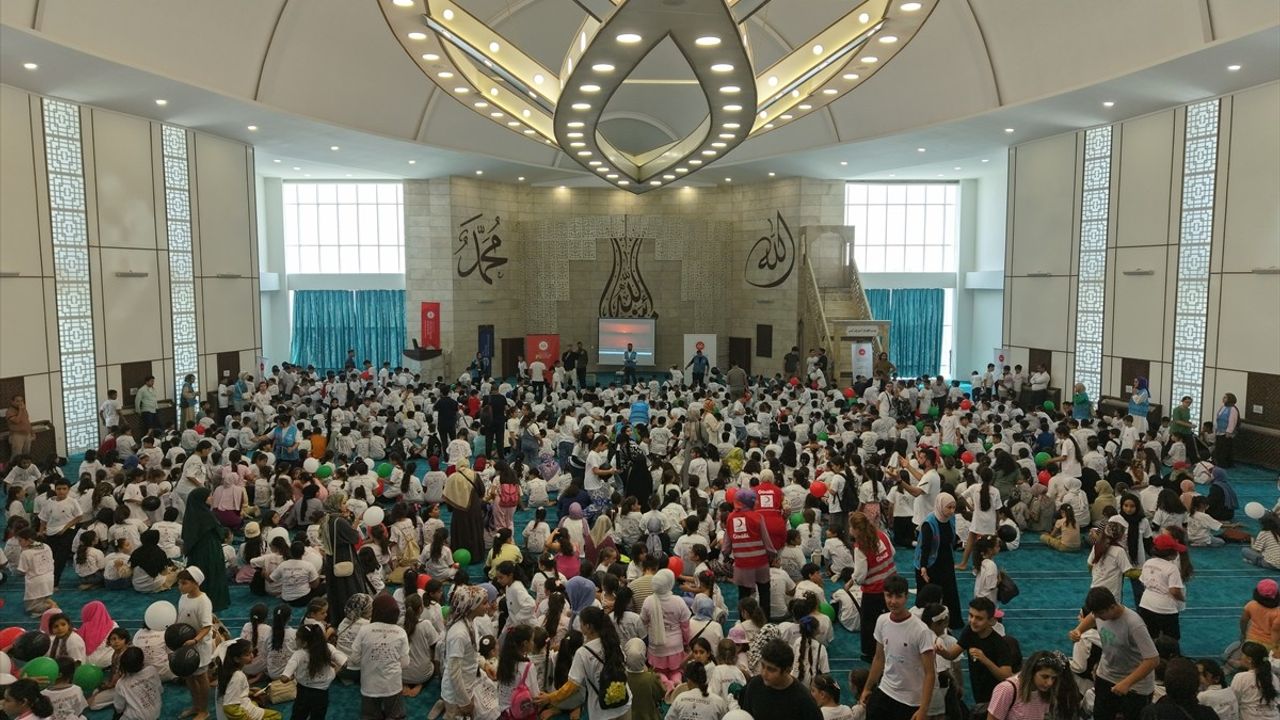 Hatay'da 1500 Ortaokul Öğrencisi 'Cami Buluşması'nda Bir Araya Geldi