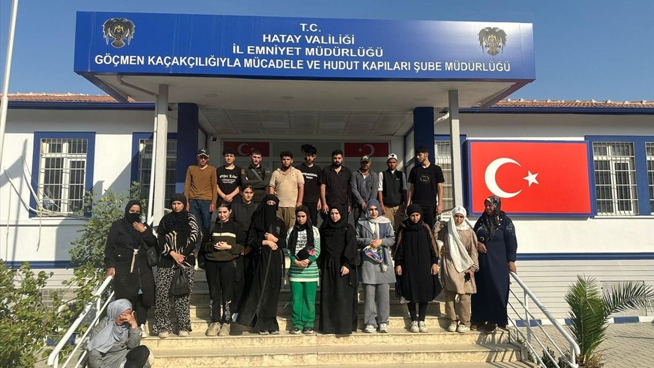 Hatay'da 24 Düzensiz Göçmen Yakalandı, 1 Kaçakçı Tutuklandı