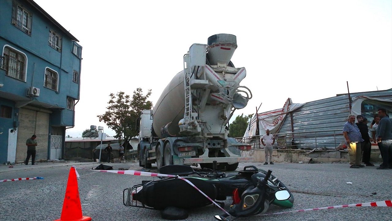 Hatay'da Beton Mikseriyle Çarpışan Motosiklet Kazası: 1 Ölü, 1 Yaralı