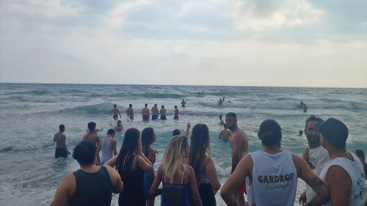 Hatay'da Boğulma Tehlikesi Geçiren Yabancı Uyruklu Kişi Kurtarıldı