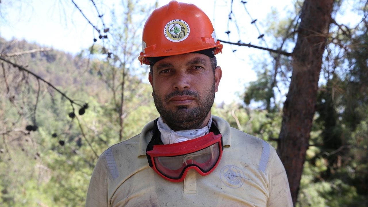 Hatay'daki Alev Savaşçıları Yangına Karşı Mücadele Ediyor