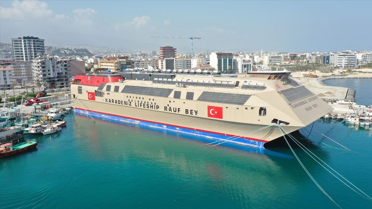 Hatay'daki Yüzer Okul Görevini Tamamladı