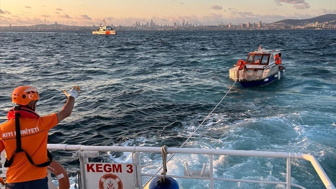 Heybeliada Açıklarında Sürüklenen Tekne Kurtarıldı