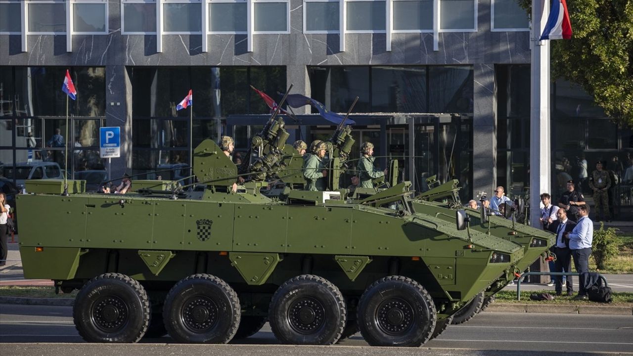 Hırvatistan'da Fırtına Harekatı'nın 30. Yıldönümünde Büyüleyici Geçit Töreni