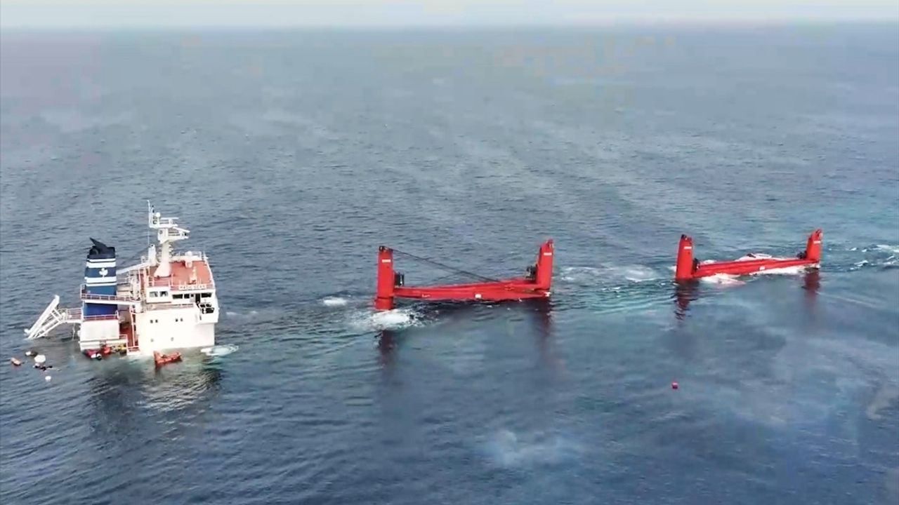 Husiler, Kızıldeniz'de 'Magic Seas' Gemisine Saldırı Görüntülerini Paylaştı