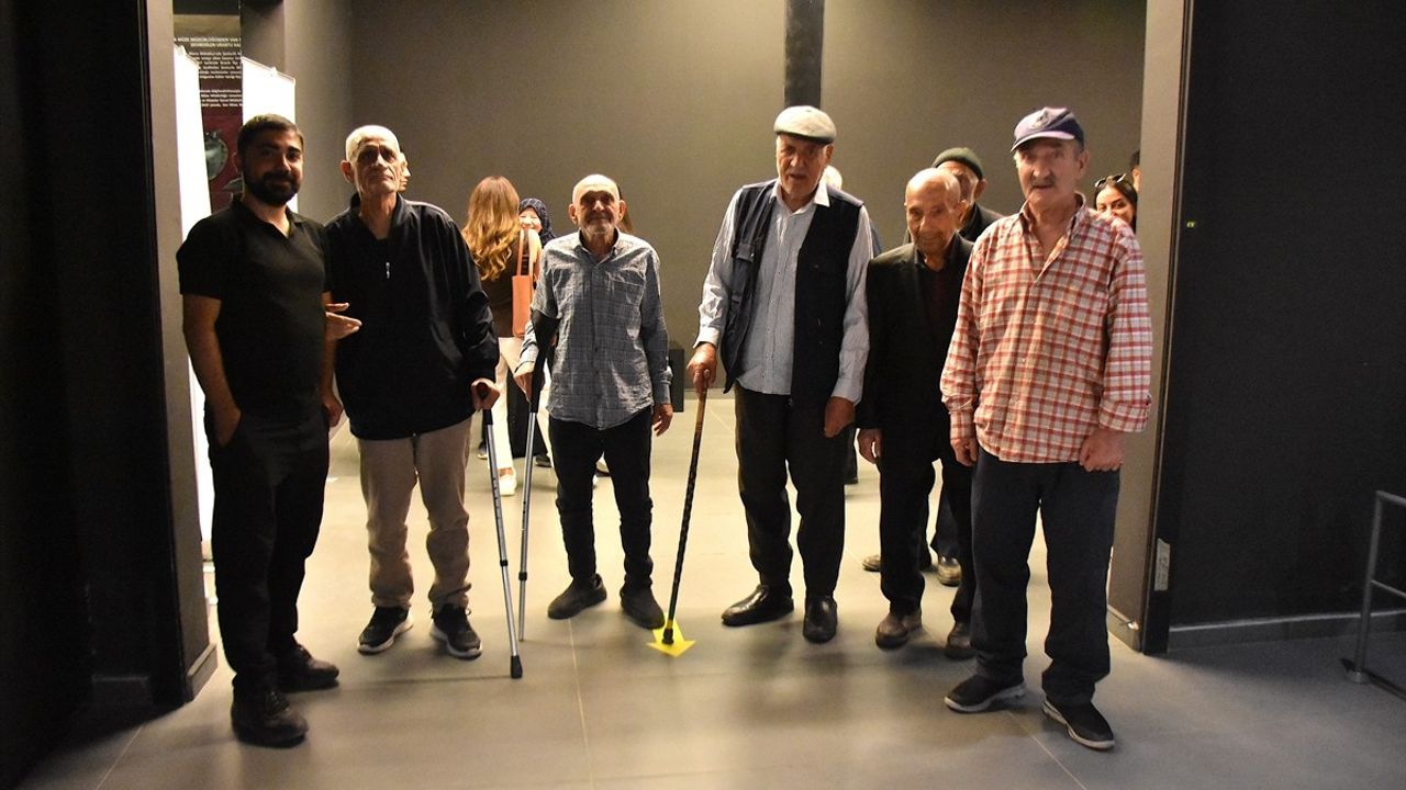 Huzurevi Sakinleri Van'ın Güzelliklerini Keşfediyor