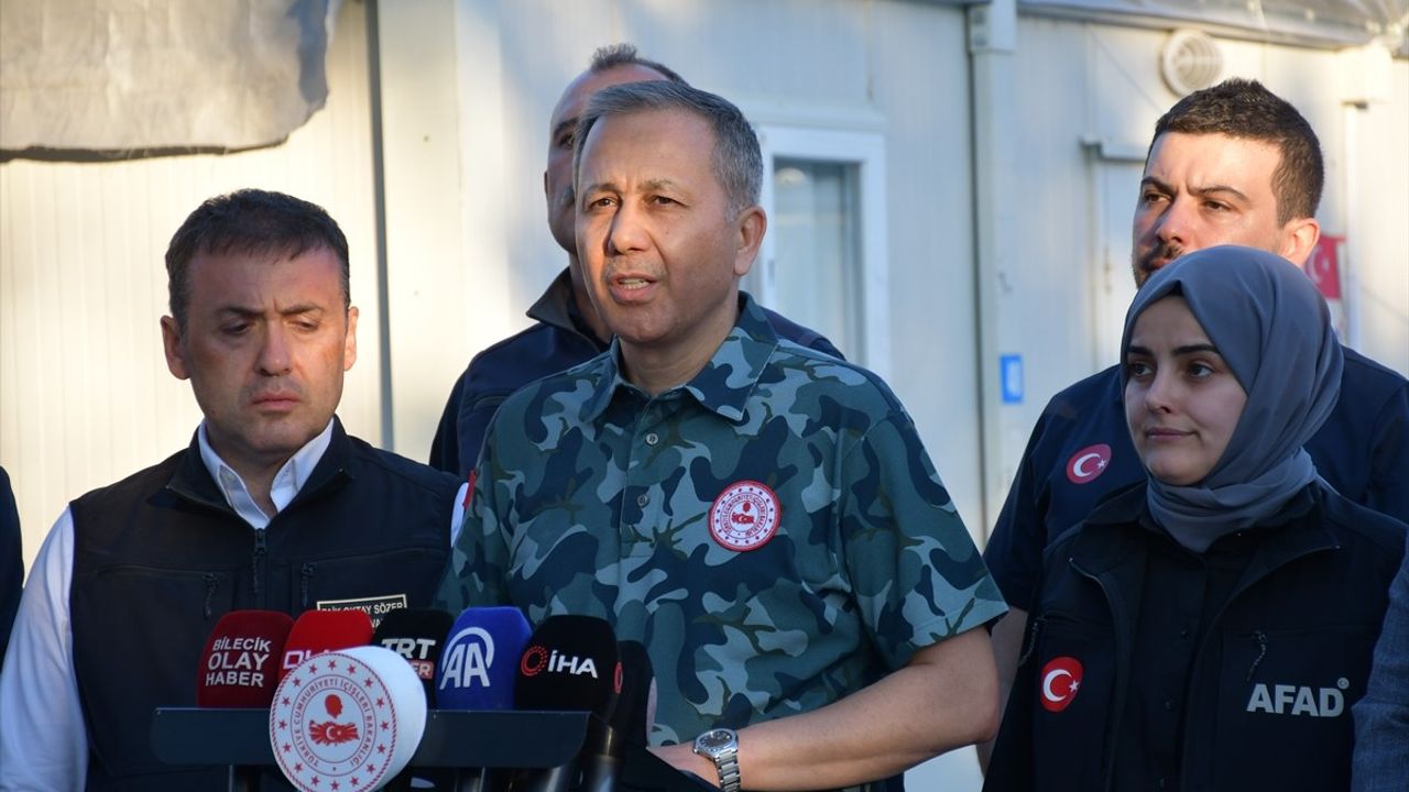 İçişleri Bakanı Yerlikaya, Bilecik'teki Orman Yangınlarını İnceledi